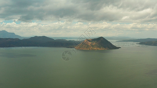 湖中火山喷发 菲律宾塔盖泰景观陨石爬坡地标旅游鸟瞰图旅行理念热带农村图片