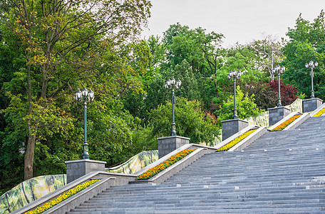 乌克兰哈尔基夫的连续剧建筑学喷泉路灯城市中心街道晴天建筑楼梯血统图片