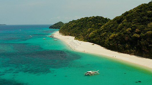 热带海滩和蓝色环礁湖游客晴天海湾理念棕榈景观旅行旅游岛屿普卡图片