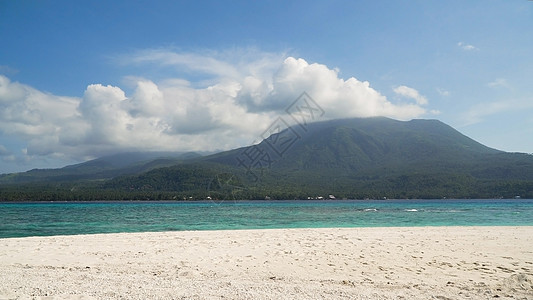 热带岛屿上美丽的海滩 菲律宾卡米甘图片