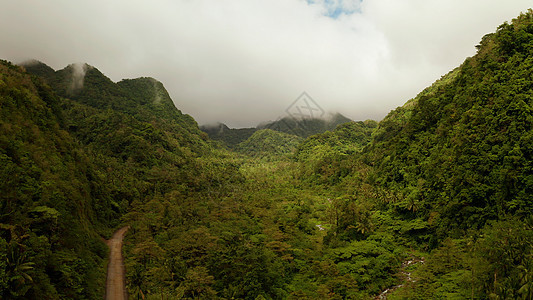 覆盖着雨林的山地 菲律宾 卡米甘天空顶峰旅行热带鸟瞰图天线植被爬坡景观场景图片