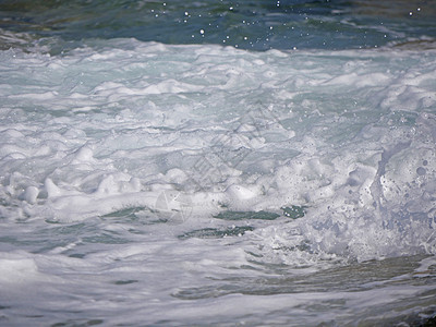 冲向岩石的波浪海洋海岸线假期喷泉蓝色海岸晴天风暴天空海景图片