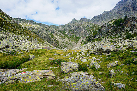 瑞士提契诺州萨西纳山丘市落岩景观图片