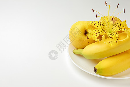 老虎莉莉与香蕉和苹果 在白色背景的特写中作品橙子食物阴影水果静物饮食甜点工作室热带图片