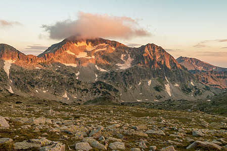 卡梅尼察山峰和特夫诺湖的日落风景爬坡生物圈天空岩石路线晴天全景旅游蓝色国家图片