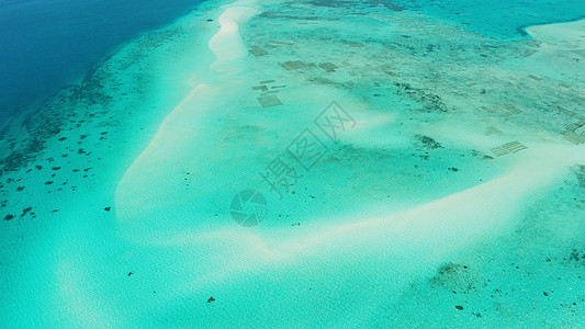 桑迪海滩在环礁湖 有绿石水 在菲律宾巴拉巴克 帕拉万鸟瞰图海景晴天蓝色游客阳光热带旅游假期旅行图片