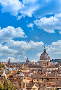 意大利 蓝色天空和云彩的罗马城市风景太阳石头建筑建筑物首都地标纪念碑全景大理石教会图片