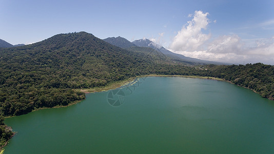 山中湖 印度尼西亚巴厘岛航空火山鸟瞰图林根森林全景图片