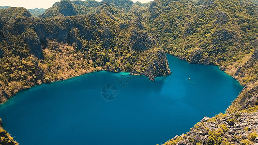 位于菲律宾热带岛屿的Barracuda山湖 科隆 帕拉万鸟瞰图旅游悬崖航空蓝色异国旅行风景岩石冠冕图片