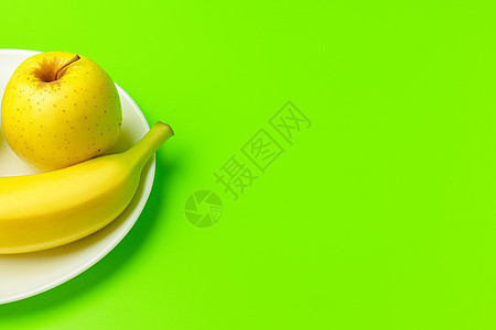 香蕉和苹果在绿色背景特写上水果作品静物食物橙子工作室宏观饮食甜点阴影图片