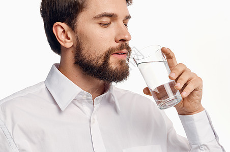 男人用水杯画像模型种植式观景生活方式白色饮食口渴饮料手指液体玻璃矿物营养男性图片