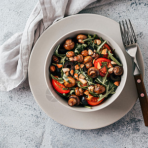 沙拉和香肠 小冠军火箭沙拉蔬菜松子坚果午餐素食餐厅食物健康饮食图片