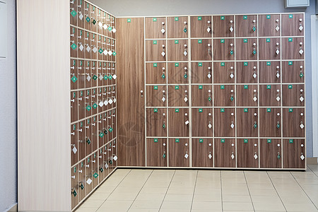 健身中心有数字的储物柜 健身房储物系统图片