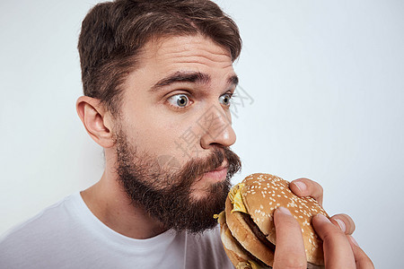 男人吃汉堡包 吃快餐的快餐图片