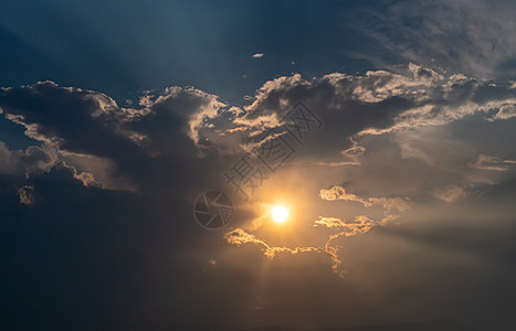 火热的日出日落的全景场景宗教日落天空太阳戏剧性活力天堂橙子精神图片