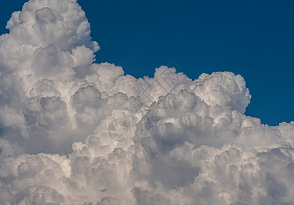 反对 sk 的白色蓬松大云天空气氛自由晴天天堂气象天气空气阳光环境图片