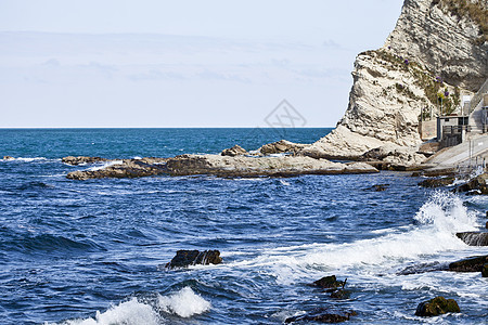 亚得里亚海沿岸的蓝色海水 石头和岩石旅行假期热带海岸土地天空海洋天气地平线海滩图片