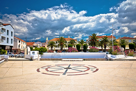 旧地中海城镇诺瓦利亚广场和建筑景观 帕格岛图片