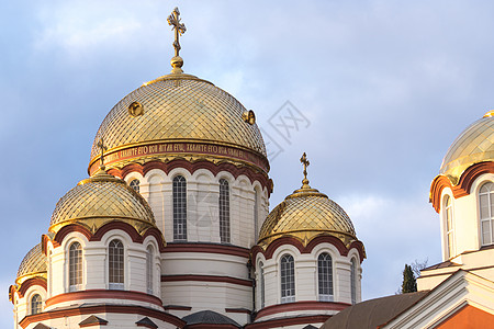 纵观着新的阿多斯基督教修道院的风景金子寺庙建筑学宗教墙壁天空地标历史城市穹顶图片