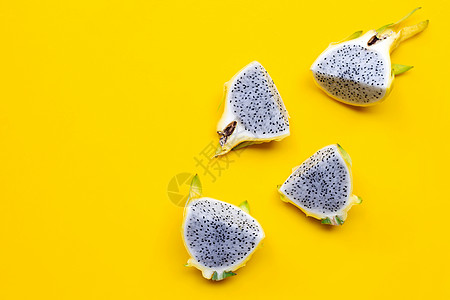 黄皮卡哈亚或黄色背景的龙果热带菠萝水果营养团体情调饮食维生素种子异国图片