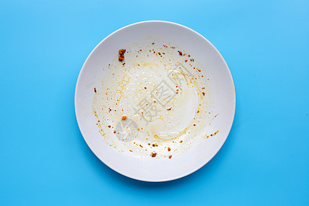 蓝色背景的脏盘子勺子陶器刀具工作概念打扫团体餐具杯子琐事图片