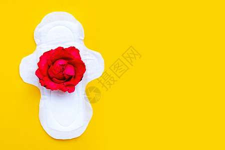 白色卫生巾 红色玫瑰和黄色背景的红玫瑰图片