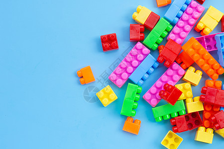 蓝色背景的塑胶建筑块学习收藏积木游戏立方体乐趣教育盒子童年框架图片