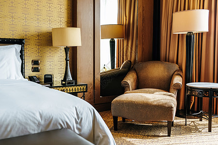 五星酒店房间豪华卧室环境枕套桌子床头板汽车旅游家居窗帘电灯旅馆图片