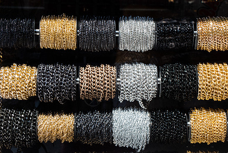 作为背景的彩色金属链卷宝石珍珠店铺市场仓库销售商业链条贮存衣领图片
