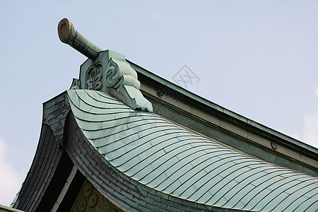 在美治神殿的铺垫屋顶上神社建筑游客屋面历史性房子艺术摩天大楼三角形原宿图片