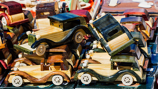 特写多色木制玩具汽车童年运输孩子边界乐趣乡愁幼儿园车轮手工古董图片