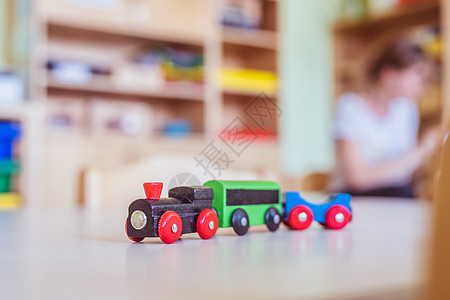 儿童发展概念 特写幼儿园的木制玩具铁道在幼稚园中科学育儿包容性铁路自闭症学习离婚语言社会化婴儿图片
