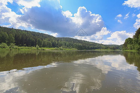 俄罗斯山地多姿多彩 河水宁静 风平浪静旅游叶子松树环境蓝色摄影石头爬坡旅行森林图片