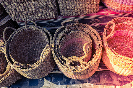 供在市场销售的空篮子制品野餐产品稻草乡村生态礼物柳条编织手工业图片