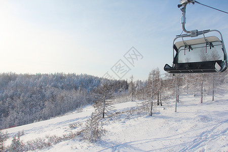 冬季雪雪山景观旅行森林村庄高山建筑天气旅游假期木头运动图片