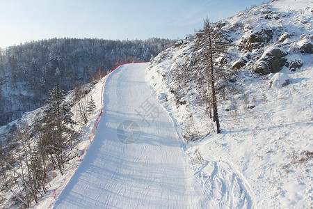 冬季雪雪山景观滑雪旅行单板云杉森林季节地形运动娱乐天空图片