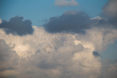 蓝天空与白云多云蓝色场景环境天空气候臭氧晴天天气气象图片