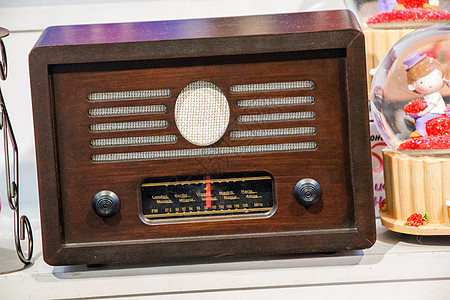 旧无线电台的重原版式图像Name收音机扬声器娱乐木头拨号频率音乐海浪体积短波图片