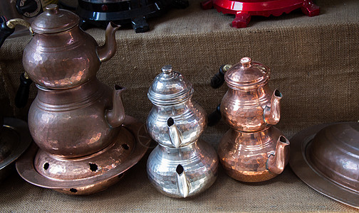 土耳其茶壶 以传统风格制成装饰品饮料仪式早餐绘画杯子咖啡店黄铜烹饪历史图片