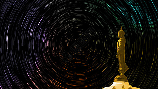 仰望着七天的风格站立状态 佛祖小径宇宙夜空佛教徒宝塔天文星座森林银河系寺庙图片