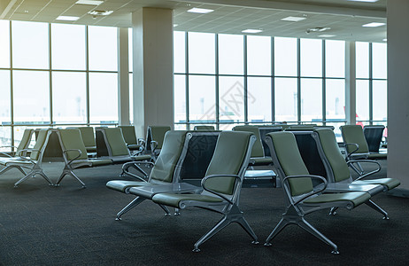 空椅子在机场的起程休息室或终点站图片