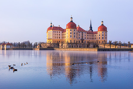 冬天日出后摩尔茨堡城堡 德国天空旅行建筑学风格蓝色楼梯帝国反射历史大厦图片