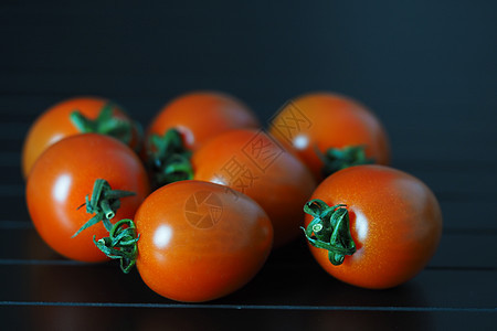 红熟樱桃西红柿黑色背景广告沙拉维生素种子标签收成果汁季节蔬菜红色背景图片