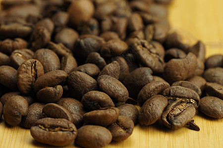 咖啡豆是棕色的 美丽的侧面背景 宏观咖啡背景图片