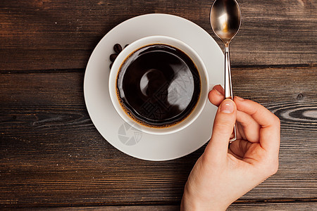咖啡杯 在木制餐桌上甜甜的早餐顶风景羊角桌子生活玫瑰烘烤美食咖啡店水果材料食物图片