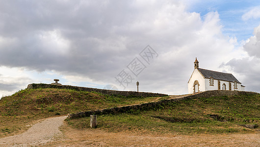 在布列塔尼卡纳克附近的圣米歇尔图姆卢斯和圣米歇尔教堂野兔地方观光旅游景点巨石纪念碑教堂地标旅行图片
