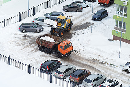 俄罗斯下诺夫哥罗德 加加林大道 101 军团 1 2021 03 03 扫雪机在城市 用雪专用设备清洁庭院和街道露天影响拖拉机雪图片