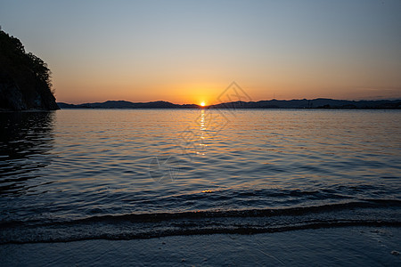 有海滩和日落景色的海景图片