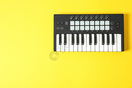 tex 颜色背景空间上的 Midi 键盘钥匙耳朵工作室体积作家娱乐歌曲金属技术制作人图片
