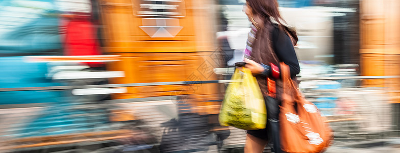 街道的抽象场景模糊不清团体生活运动小时城市人群女性商业商务通勤者图片